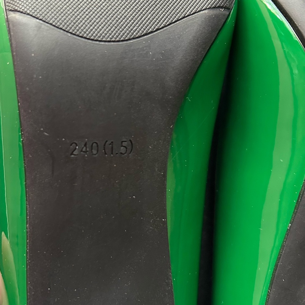 Green Fuzubi NWOT Women's Shoes Size 7.5 Pumps Original Box - Picture 7 of 9